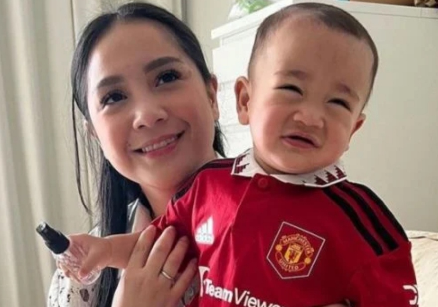 Manchester United Posting Foto Nagita Slavina dan Rayyanza, Netizen Indonesia Heboh