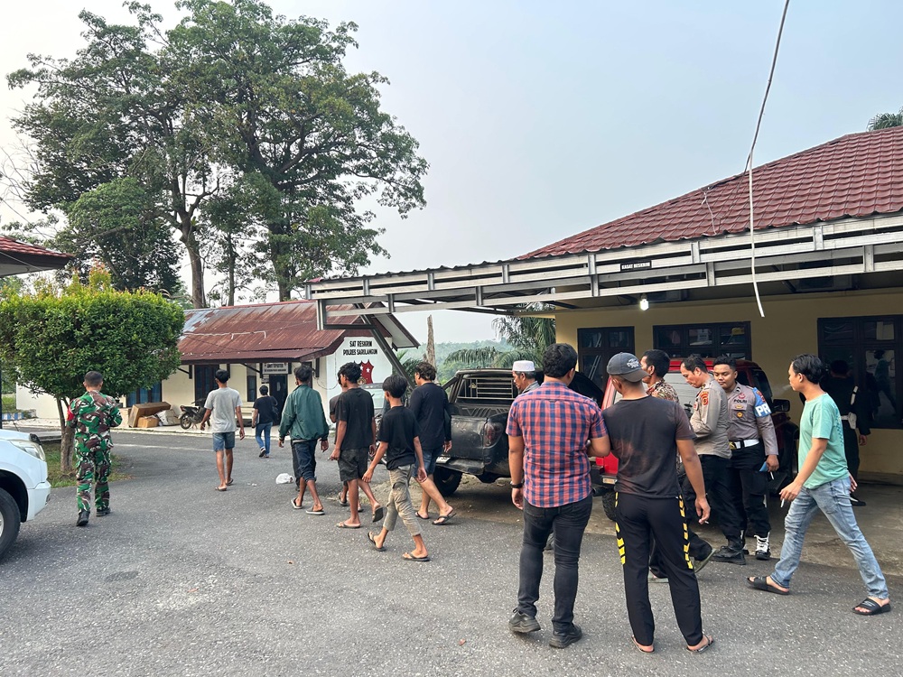 Kasus Pengeroyokan TNI! 5 Warga SAD yang Menyerahkan Diri Sudah Tiba di Polres Sarolangun Sore Ini 