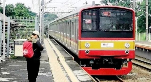 Usai Viral Video Perempuan Jatuh ke Perlintasan Kereta di Stasiun Manggarai, Begini Respon Pihak KAI