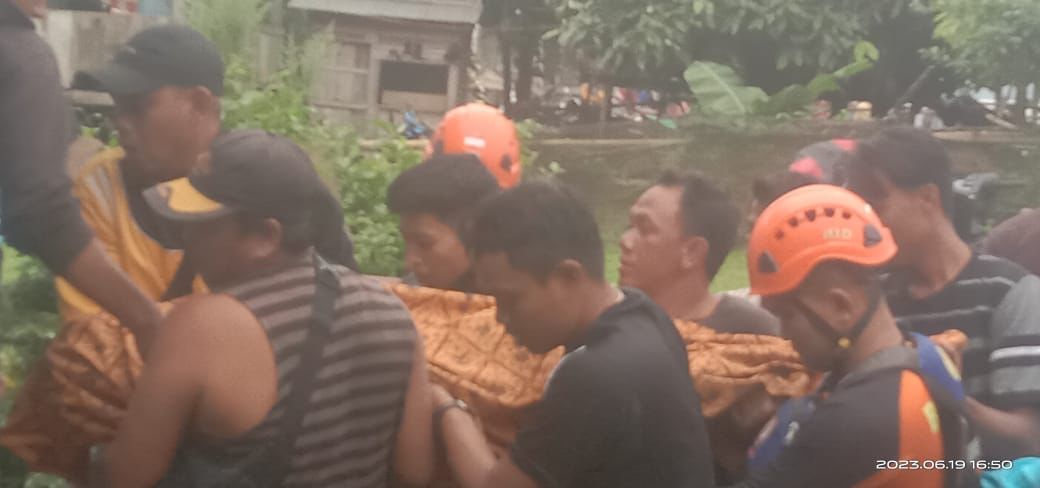 Korban Tenggelam Akibat Sengatan Listrik di Muaro Jambi Ditemukan