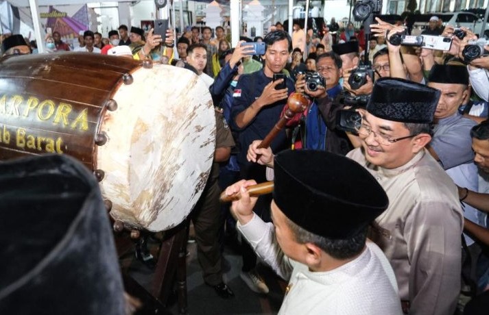 Pembukaan Festival Arakan Sahur, Anwar Sadat : Jaga dan Lestarikan Syiar Islam di Tanjab Barat