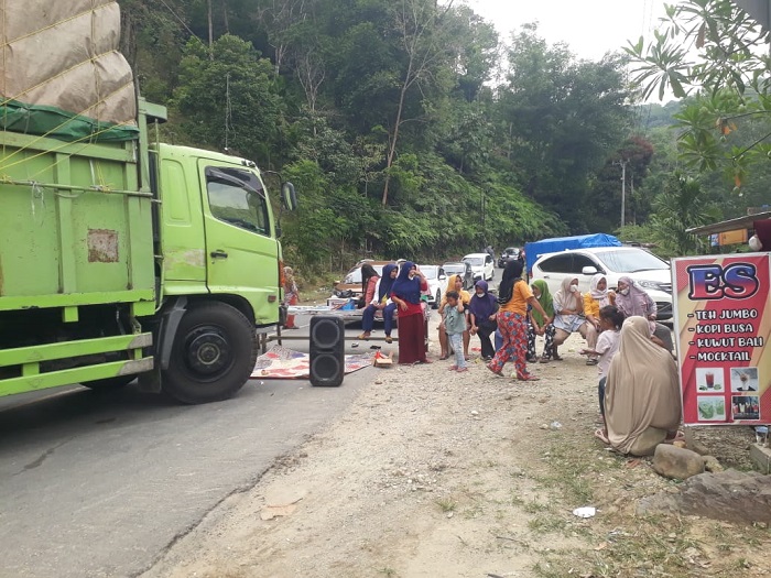 Lagi, Warga Pangkalan Jambu Blokir Jalan Lintas, Jalan Kerinci-Bangko Lumpuh