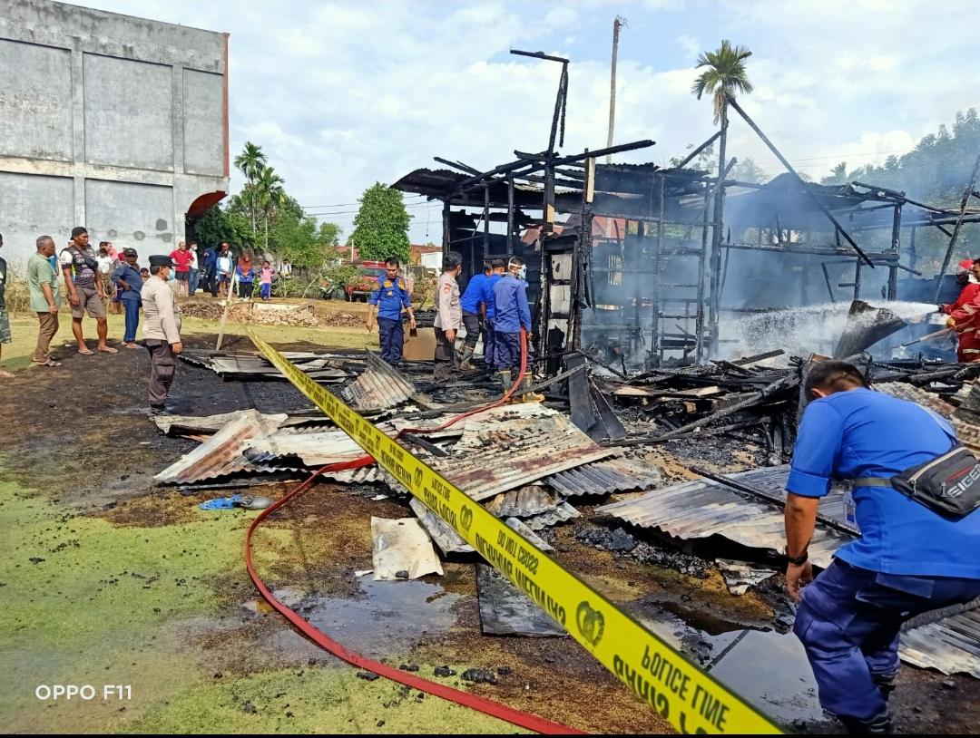 Breaking News!!! Satu Rumah di Kelurahan Simpang III Sipin Terbakar, Ini Penyebabnya