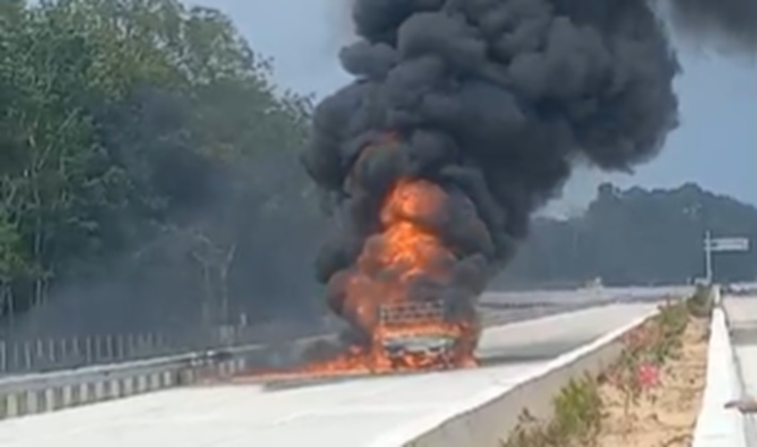 Mobil Pickup Terbakar di Jalan Tol Baleno Jambi, 2 Orang Tewas Terbakar