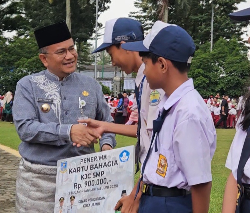 Wali Kota Jambi Resmikan Sekolah Digital dan Salurkan 2.000 Beasiswa di Hardiknas 2025