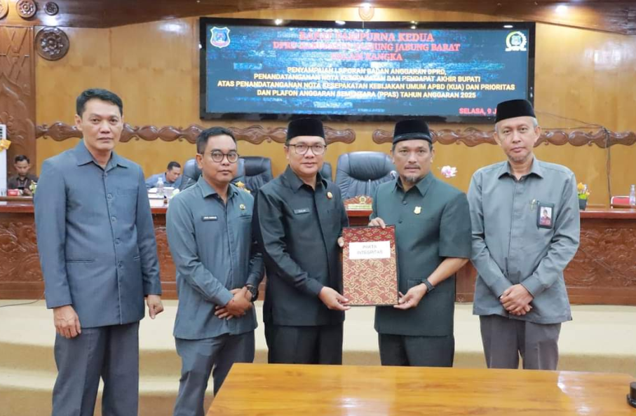 Pj. Sekda Hadiri Rapat Paripurna Ke-II DPRD Tanjab Barat