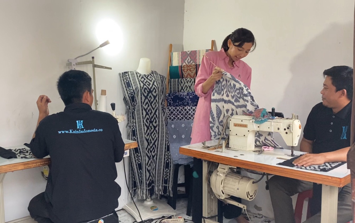 LinkUMKM BRI Bantu Perempuan Pengusaha Fesyen Naik Kelas, Wastra Jadi Busana Modern