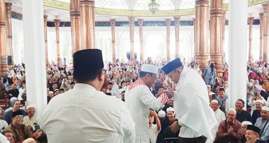 Tabligh Akbar Pemilu Damai 2024, H Abdul Rahman Terima Sorban dari Ustadz Das'ad Latif