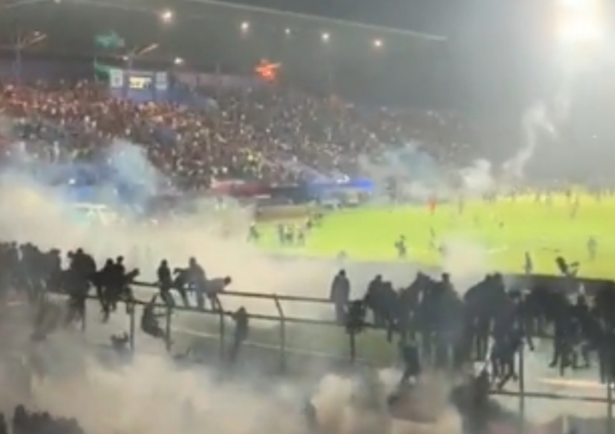 Aturan FIFA Melarang Pemakaian Gas Air Mata di Dalam Stadion