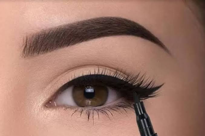 Mata Tampak Lebih Indah, Ini Tips Membuat Eyeliner Sesuai Tipe Mata