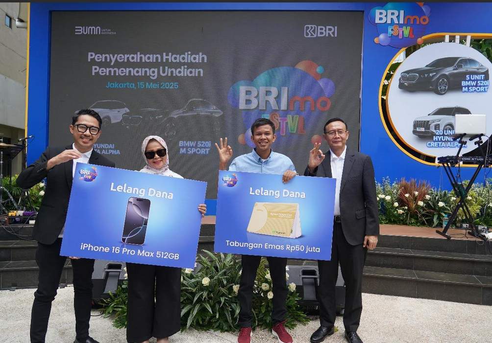 Apresiasi Nasabah Loyal, BRI Serahkan Hadiah BRImo FSTVL 2024 kepada Para Pemenang