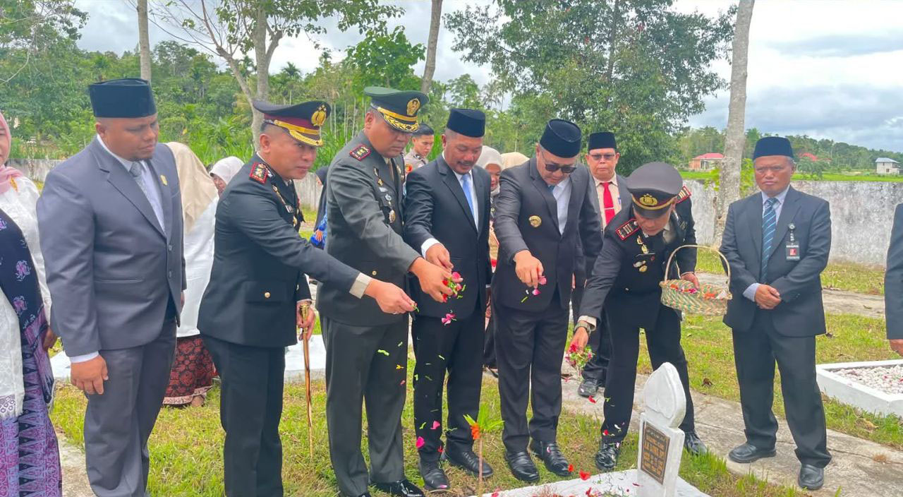 Wakil Ketua II DPRD Emrizal Hadiri Peringatan Hari Pahlawan Nasional Tahun 2025