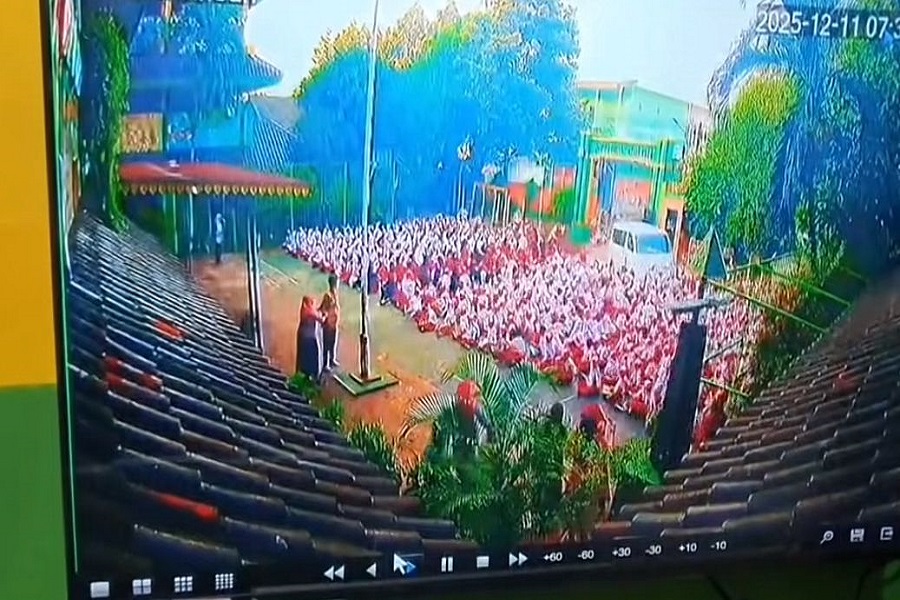 Mencekam! Detik-Detik Mobil MBG Tabrak Siswa dan Guru, BGN Pastikan Semua Biaya Ditanggung