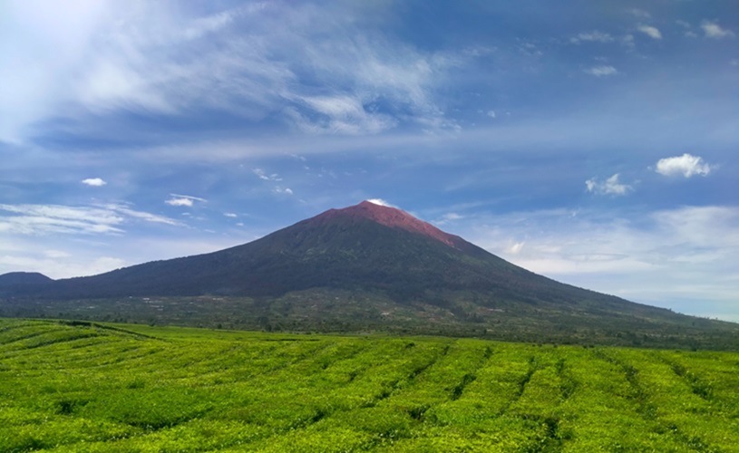 Pendaki Gunung Kerinci Alami Hipotermia di Shelter 2, Tim SAR Bergerak Lakukan Evakuasi