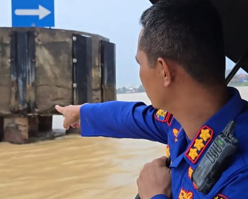 Simak! Ini Kondisi Jembatan Gentala Arasy pasca Fender Ditabrak Tongkang yang Bawa Batu Bara Milik PT BEI