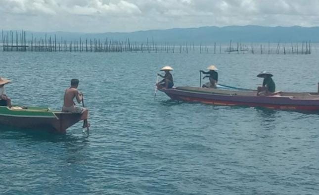 2 Perahu Tabrakan di Perairan Muna, Penumpang dan Sepeda Motor Nyempung ke Laut