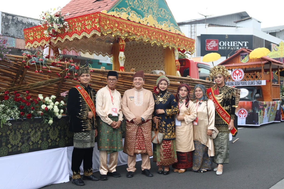 Hadir di HUT Dekranas ke-44 Solo, Pemkab Sarolangun Hadirkan Mobil Hias Bertema Budaya Biduk