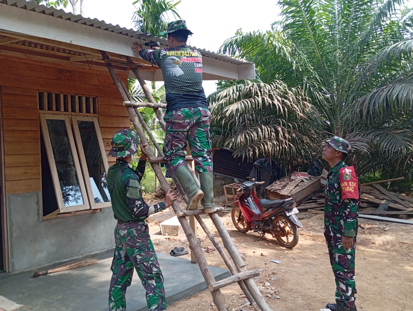 Begini Progres Pembangunan Rumah Nenek Waini yang Dibangun Satgas TMMD ke-121 Kodim 0415/Jambi