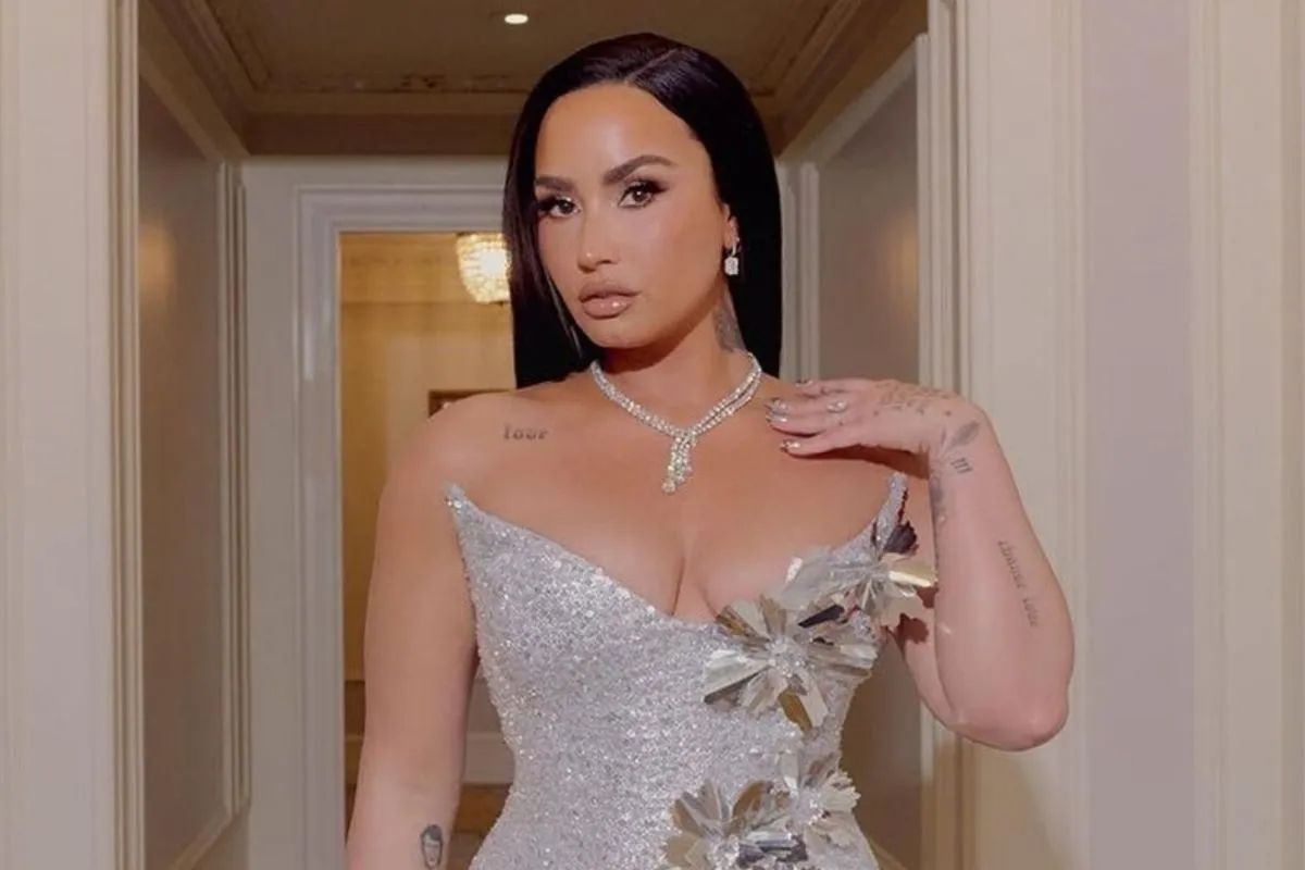 Demi Lovato Puji Album Baru Selena Gomez dan Benny Blanco, Kenang Persahabatan Sejak Kecil