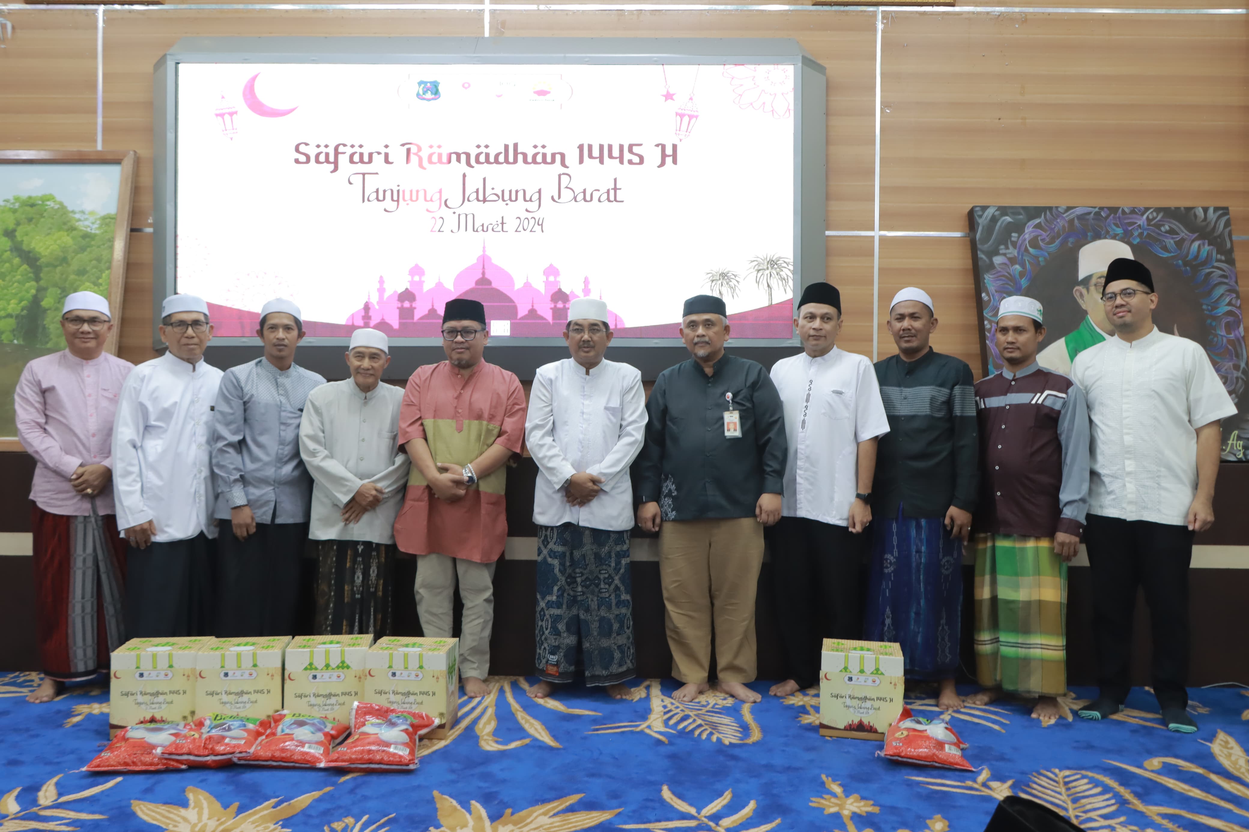 Safari Ramadhan 1445 H, SKK Migas PetroChina Salurkan Bantuan 150 Paket Bahan Pokok dan Santuni Anak Yatim