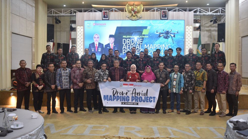 Pj Wali Kota Jambi Lepas Peserta Pelatihan Drone Aerial Mapping Project ke Singapura 