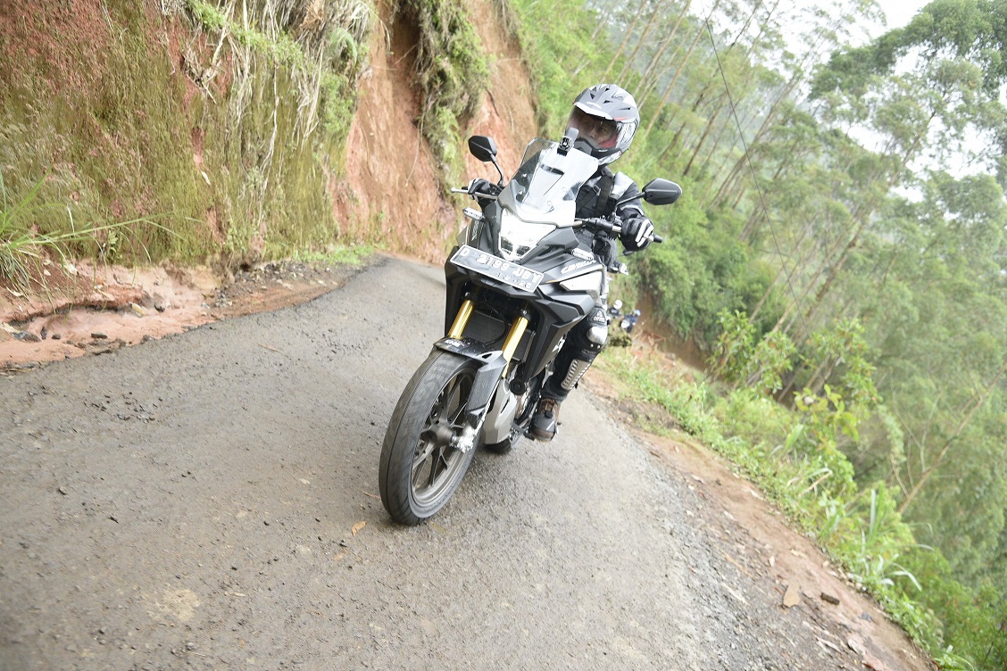 Aman Berkendara Lewat Jalan Berlubang, Simak Tips dari Sinsen 