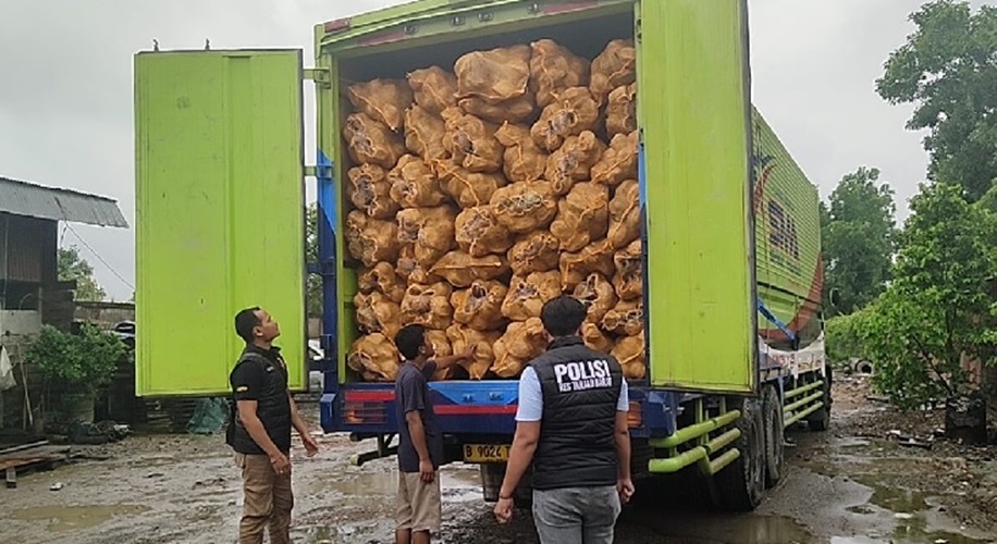 Dilaporkan Masyarakat Potensi jadi Lokasi Penimbunan Minyak Ilegal, Gudang di Sungai Saren-Tanjabbar Disidak