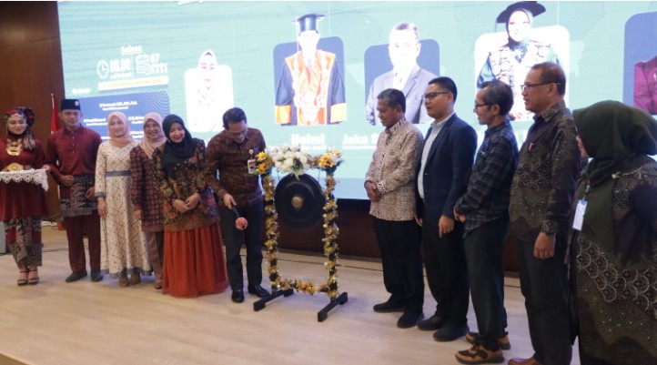 Semnas LPPM UNJA: Kolaborasi dan Transformasi Teknologi Kunci Pendidikan Masa Depan