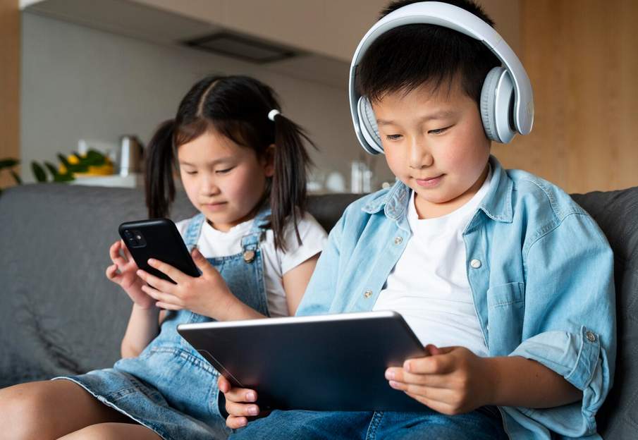 Kecanduan Gadget Jadi Bom Waktu, Begini Cara Bijak Orang Tua Hadapi Generasi Z