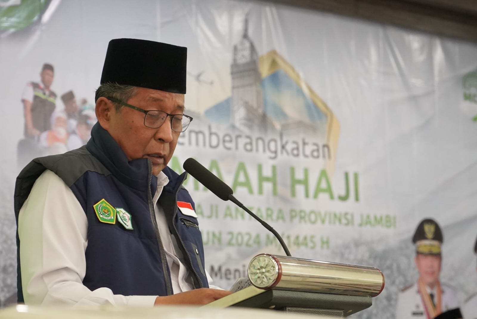 Wakil Gubernur Jambi Abdullah Sani Lepas 449 JCH Jambi Kloter 24, Ini Pesannya