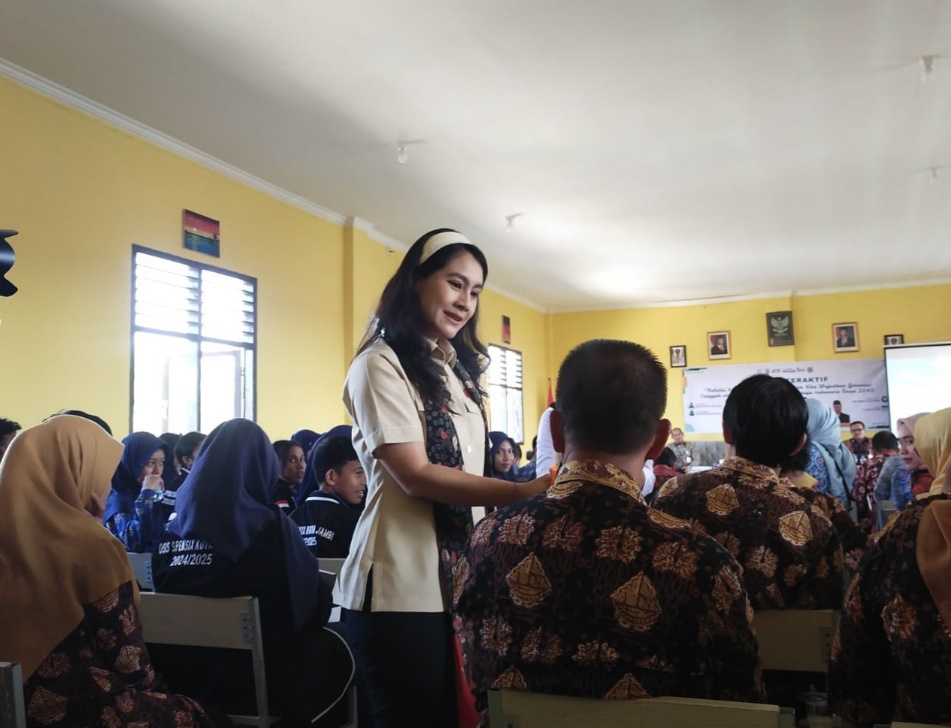 Wamendukbangga Suapi Balita Penerima MBG di Jambi, Tekankan Pentingnya Komunikasi Keluarga dan Pendidikan