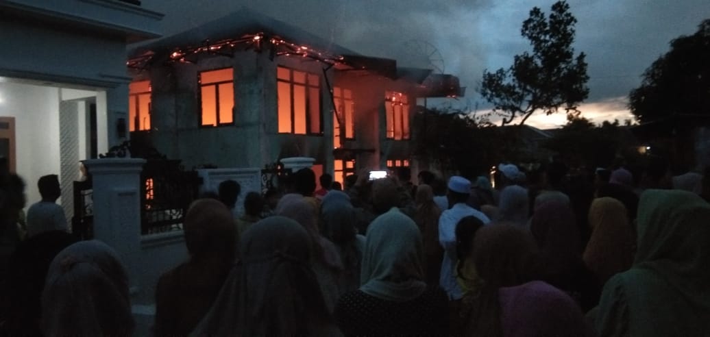 BREAKING NEWS: Rumah Warga Ujung Pasir Kerinci Terbakar