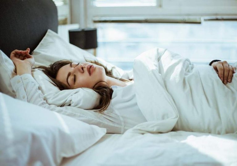 4 Efek Samping Tidur dengan Lampu Menyala