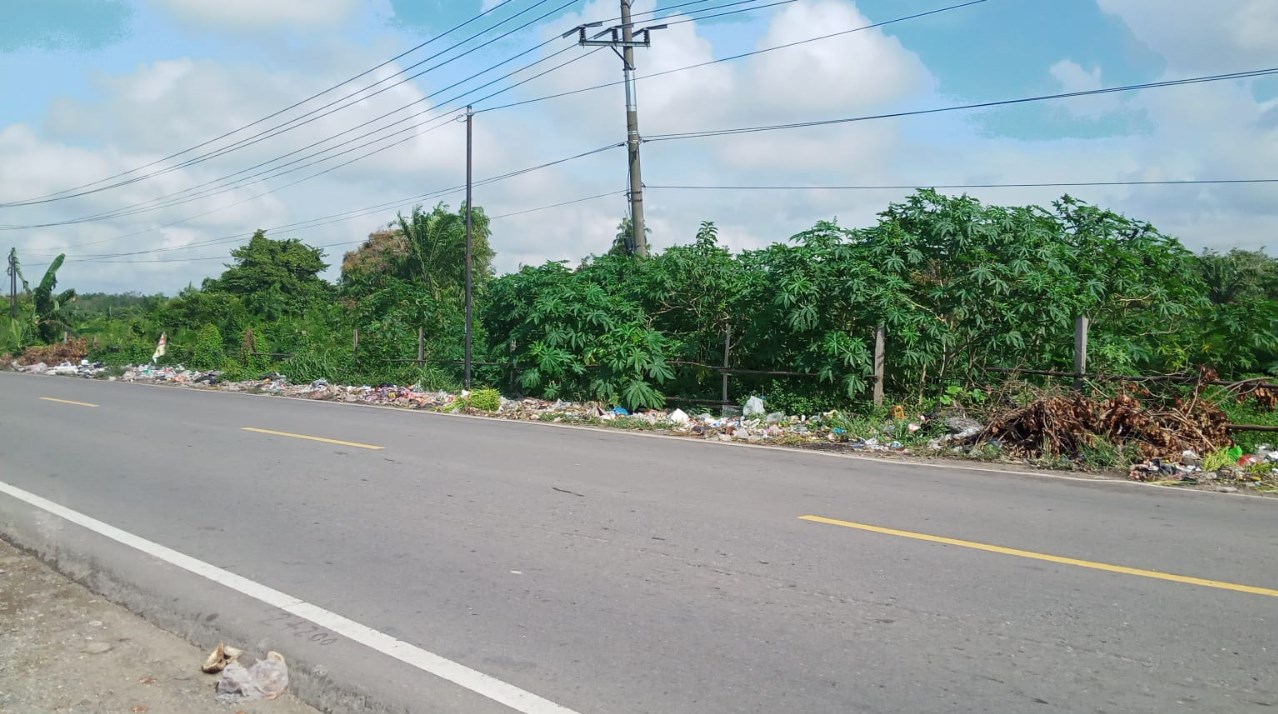 Sampah Masih Menumpuk di Jalan Lintas Timur Jambi, Lurah Penyengat Rendah: Hari Ini Dibersihkan