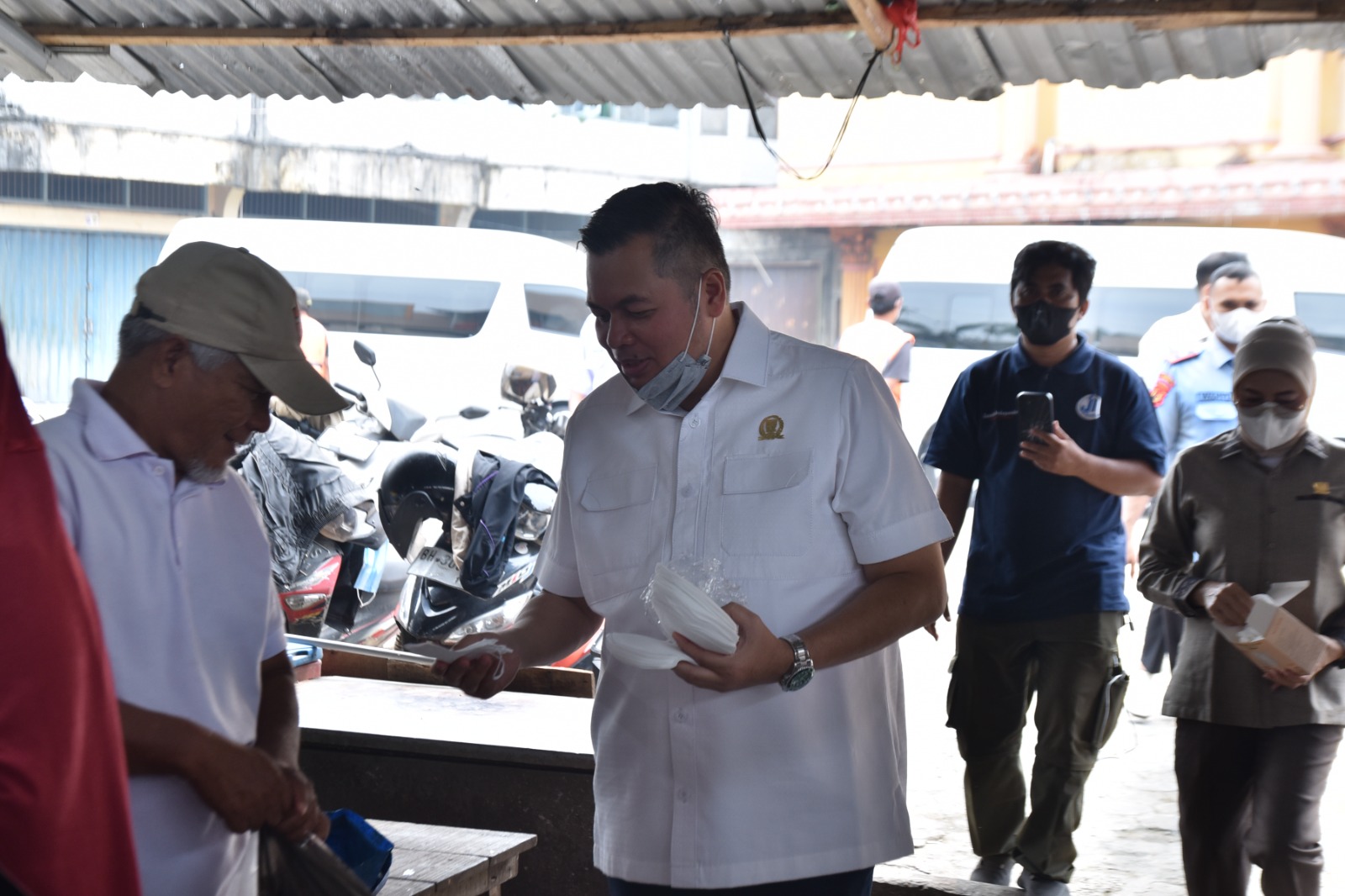 Kabut Asap Jambi Jadi Perhatian, Ketua DPRD dan Kapolresta Bagikan 2.000 Masker