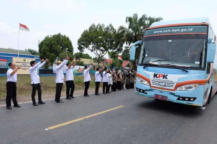 Pejabat Muaro Jambi Sambut  Road Show Bus KPK di Pijoan
