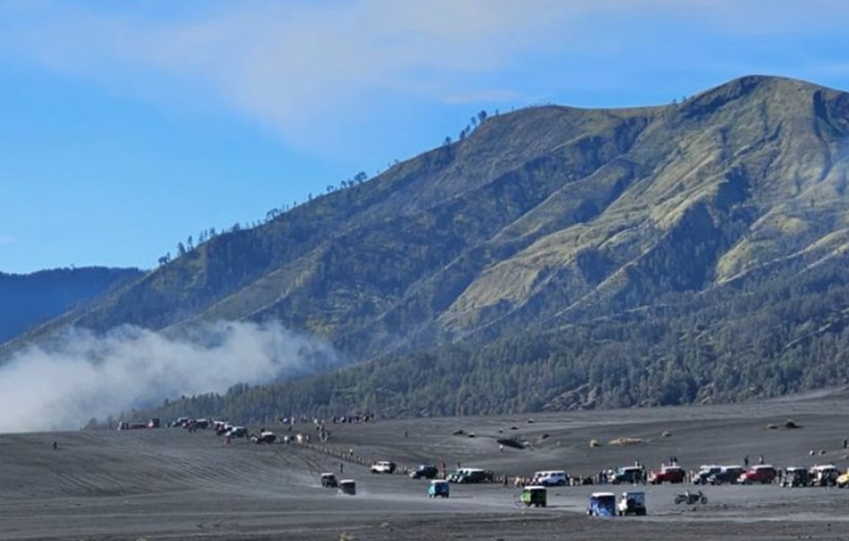 Wisatawan Diimbau Jaga Kebersihan Saat Liburan di Gunung Bromo  