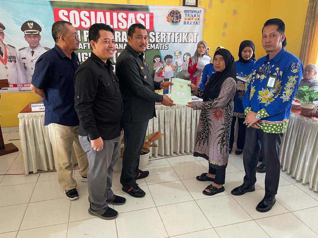 BPN Bungo Sosialisasi dan Penyerahan Sertifikat PTSL di Kecamatan Jujuhan