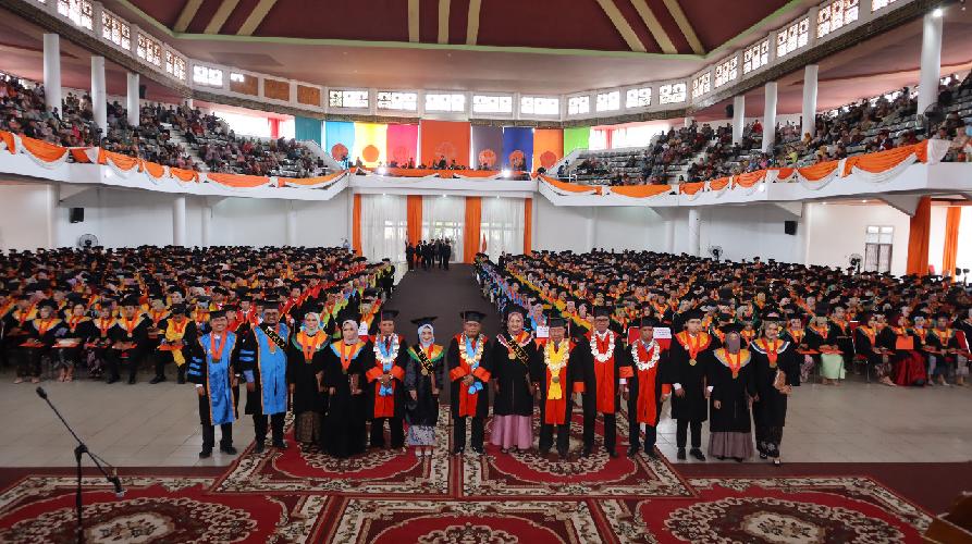 Wisuda ke-102, Unja Luluskan 1.228 Mahasiswa, Rektor Sampaikan Prestasi yang Telah Diraih