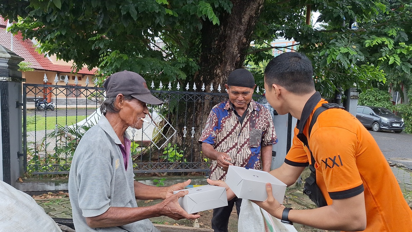 Program Jumat Peduli Polda Jambi, Demi Meringankan Beban Sesama