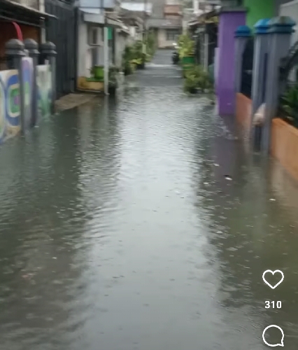 Hujan Deras Sejak Pagi, Sejumlah Wilayah di Kota Jambi Terendam Banjir