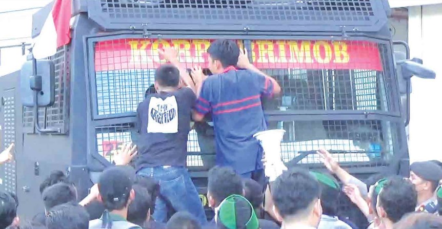 Sempat Memanas, Aksi Unjuk Rasa HMI Jambi Terlibat Saling Dorong dengan Pihak Kepolisian 