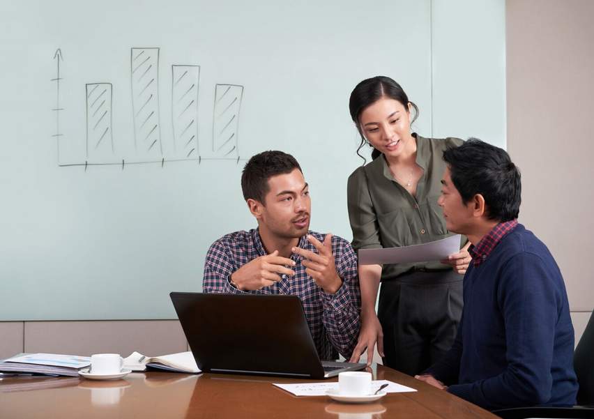 Lingkungan Kerja Toksik Karena Iri Hati? Ini Cara Menghadapinya dengan Tenang