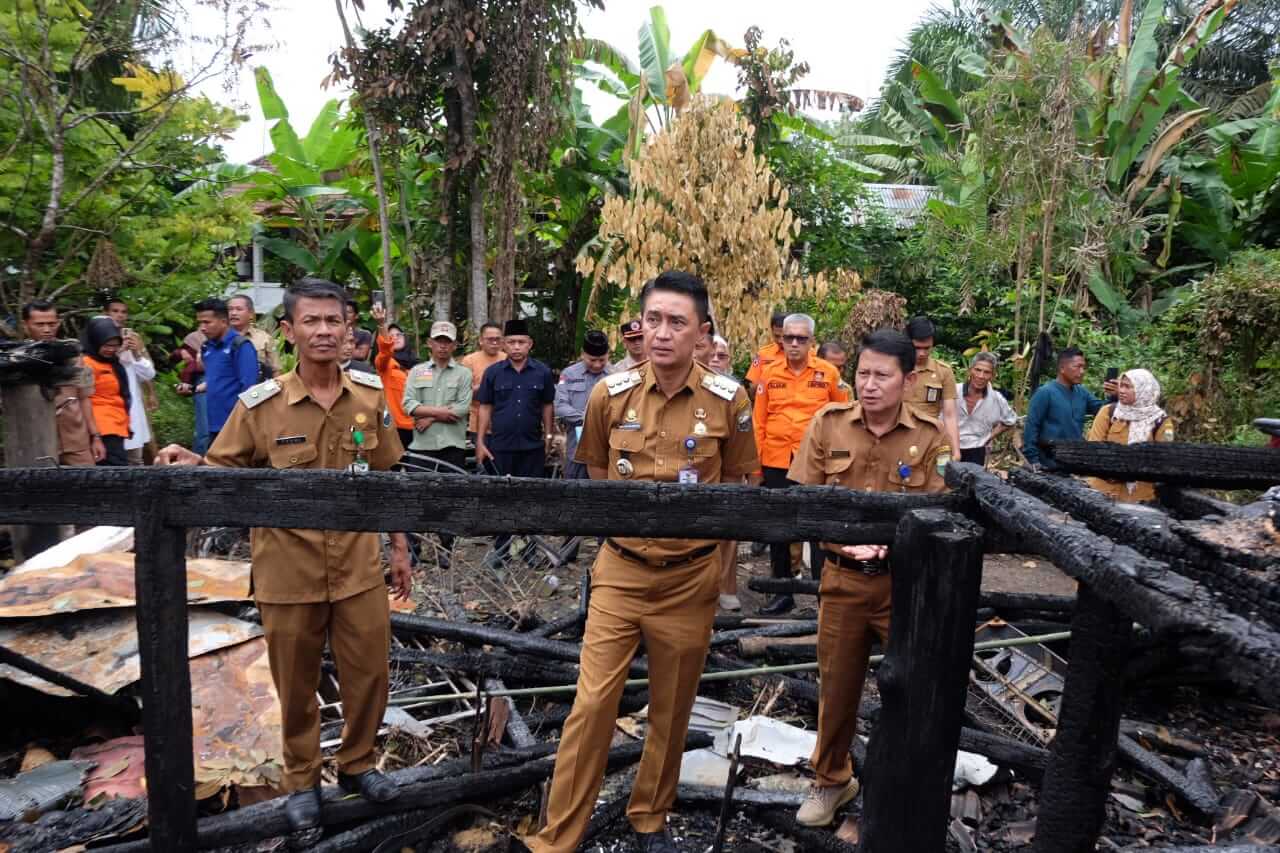 PJ Bupati Bachyuni Beri Bantuan Kepada Korban Kebakaran