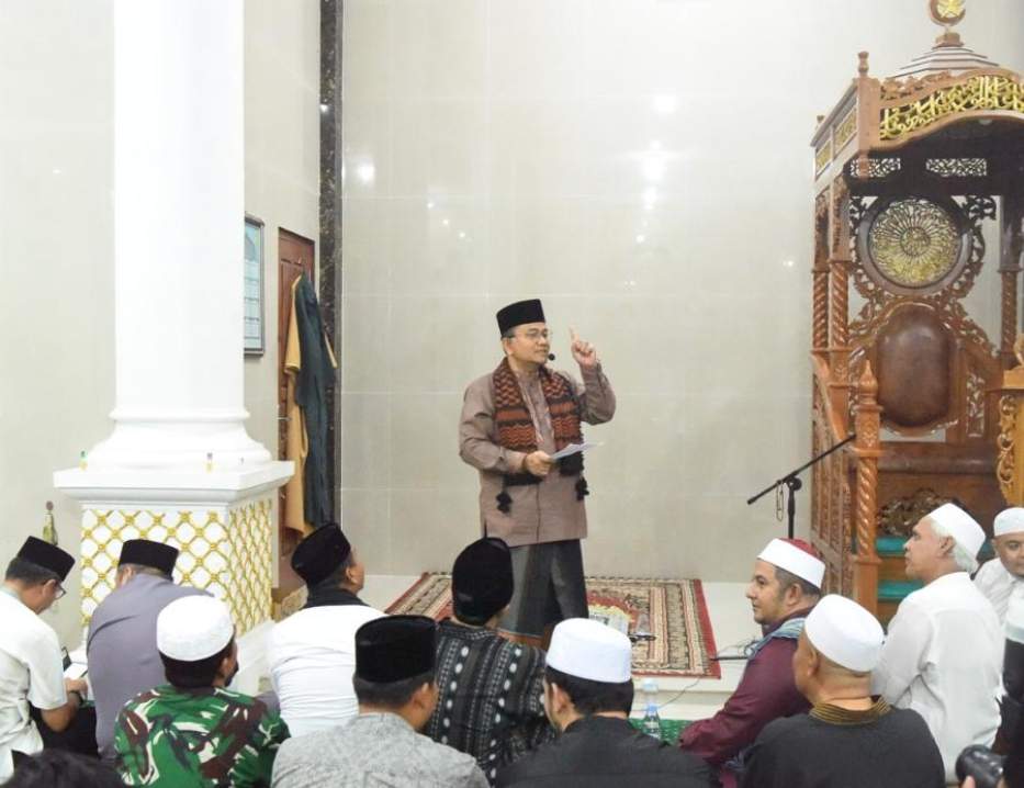 Safari Ramadhan di Masjid Al-Fatah Al-Bafadhal, Wali Kota Maulana Serahkan Bantuan Renovasi Masjid dan Interne