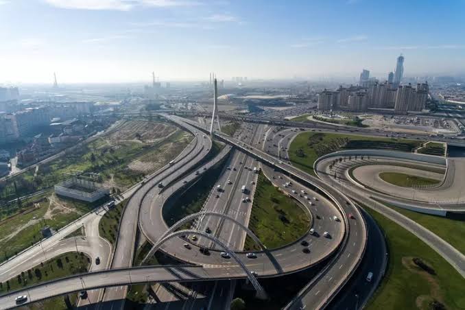 Wajib Tahu, Ini Hal yang Tak Boleh Dilakukan saat Mengemudi di Jalan Tol