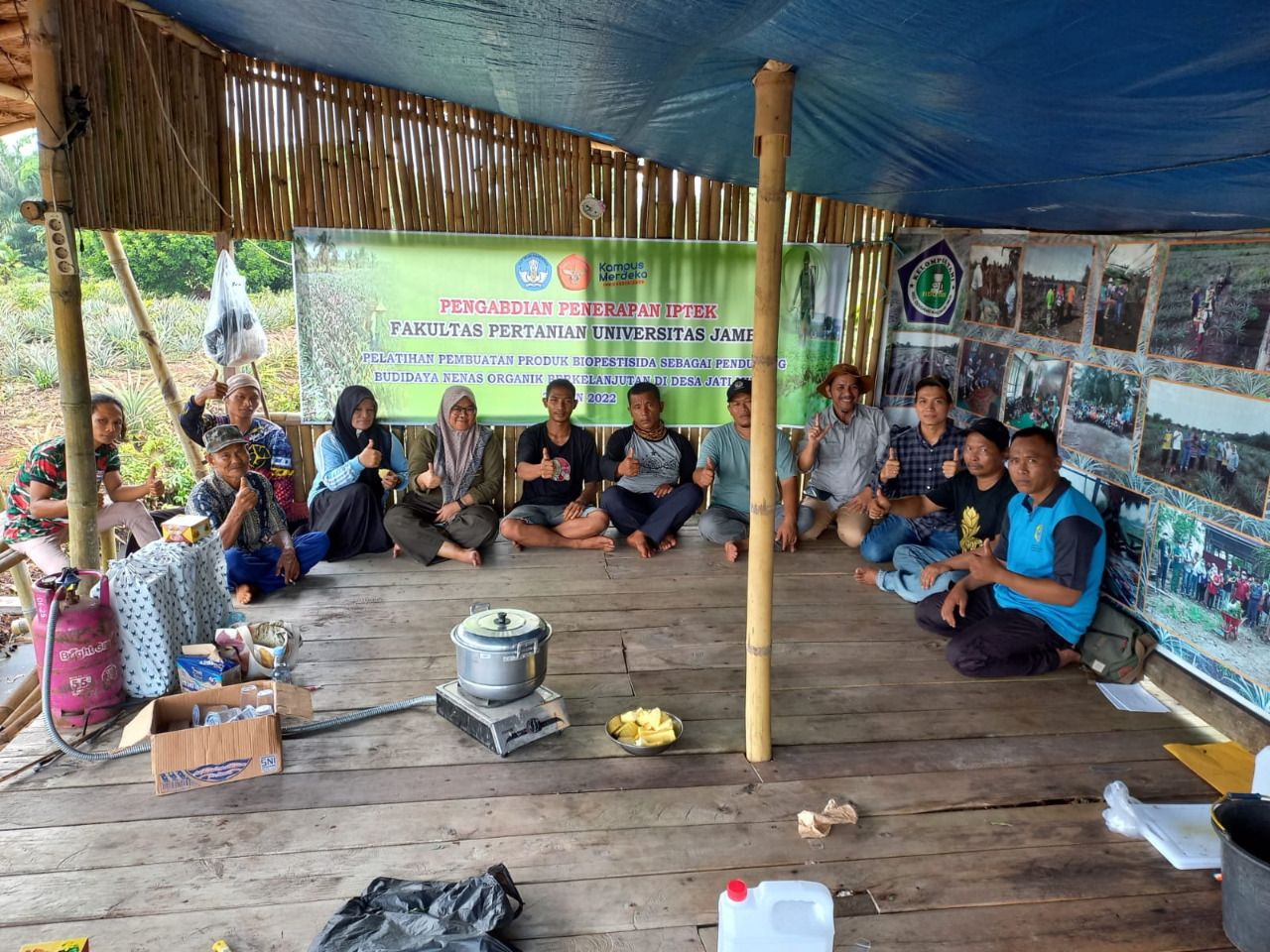 Pelatihan Pembuatan Biopestisida Sebagai Pendukung Budidaya Nenas Organik Berkelanjutan di Desa Jati Mulyo