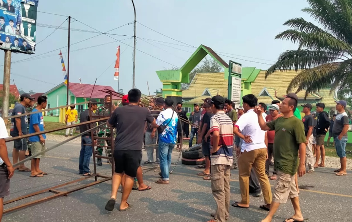 Buntut Tawuran antar Pelajar di Sarolangun, Warga Blokir Jalan Lintas Sarolangun-Jambi