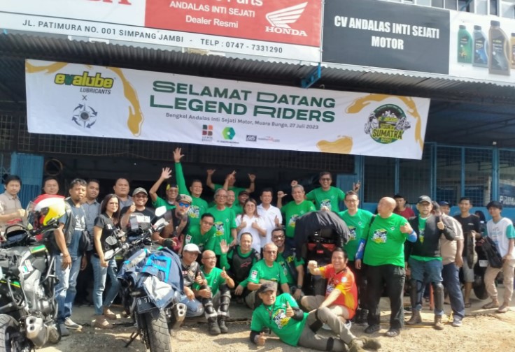 Legend Riders Tour of Sumatra 2023 Lakukan Pit Stop di Bengkel evalube di Muara Bungo