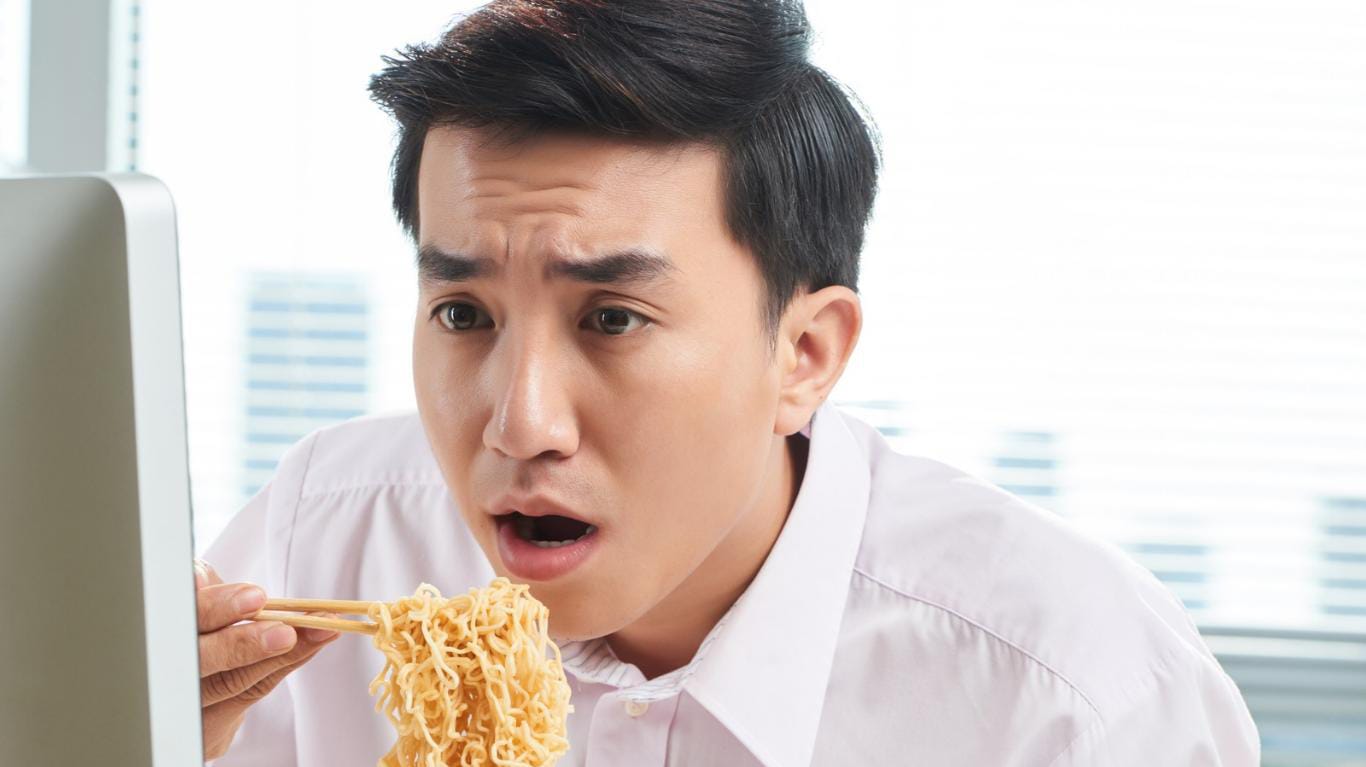 Waspada! Makan Terlalu Cepat Bikin Lambung Tidak Sehat Berikut Tips Mencegahnya